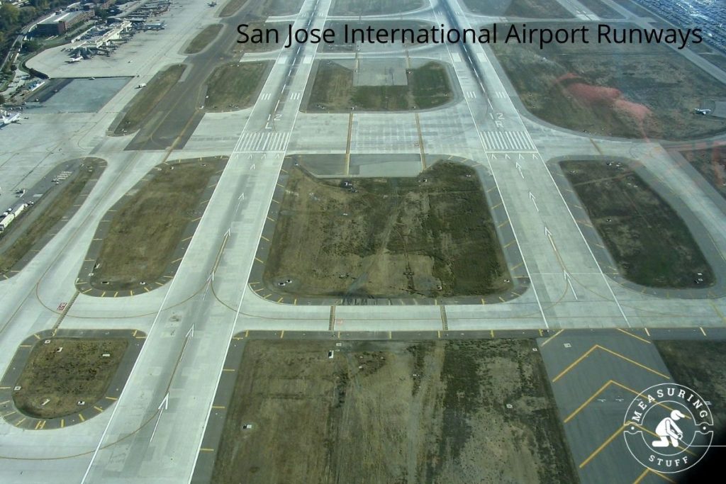 parallel runways 12L/R at the San Jose Airport.