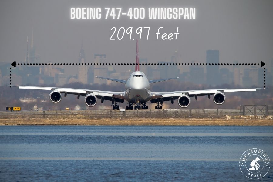 Boeing 747-400 wingspan