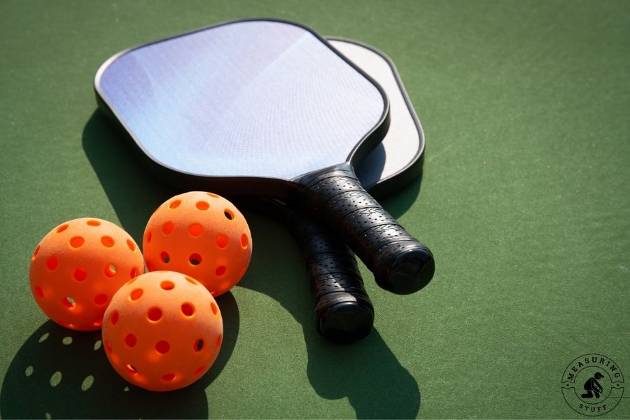 pickleball paddles with balls