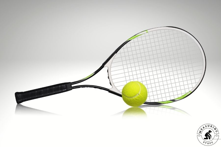 tennis racket with ball
