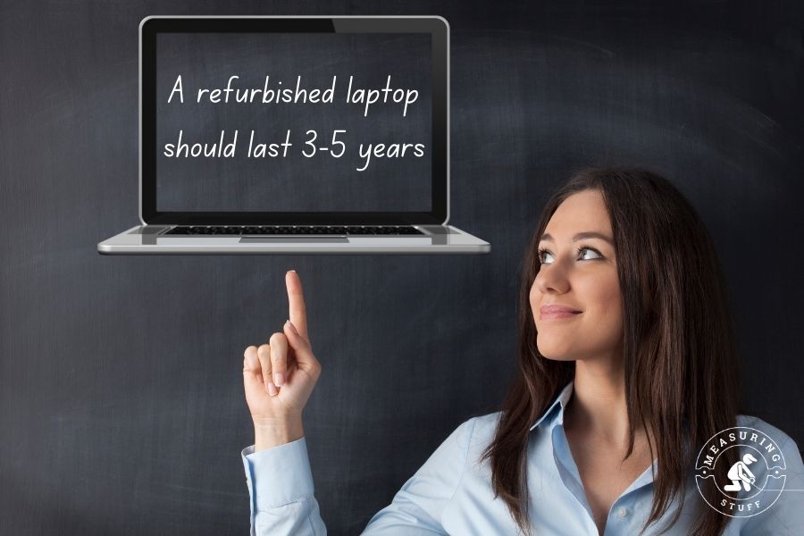 Girl pointing at a laptop