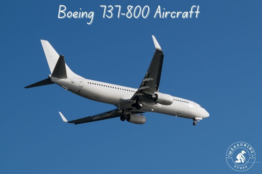 white Boeing 737-800