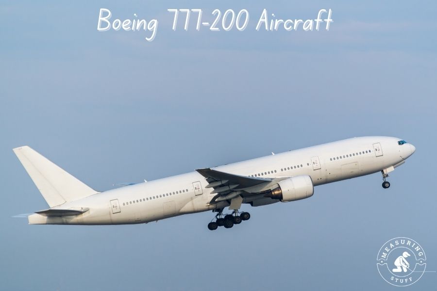 white boeing 777-200