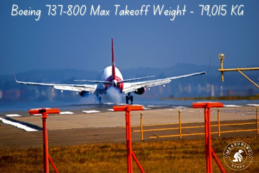 Boeing 737-800 takeoff