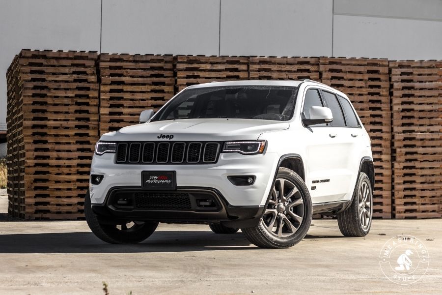 white jeep cherokee