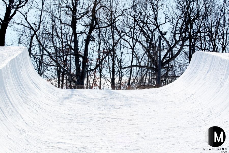 snowboard halfpipe