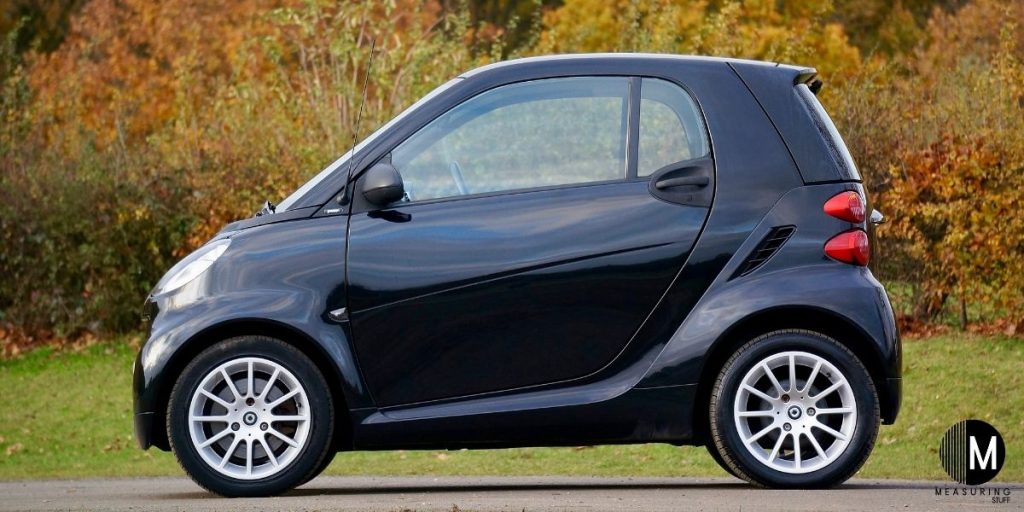 black smart car