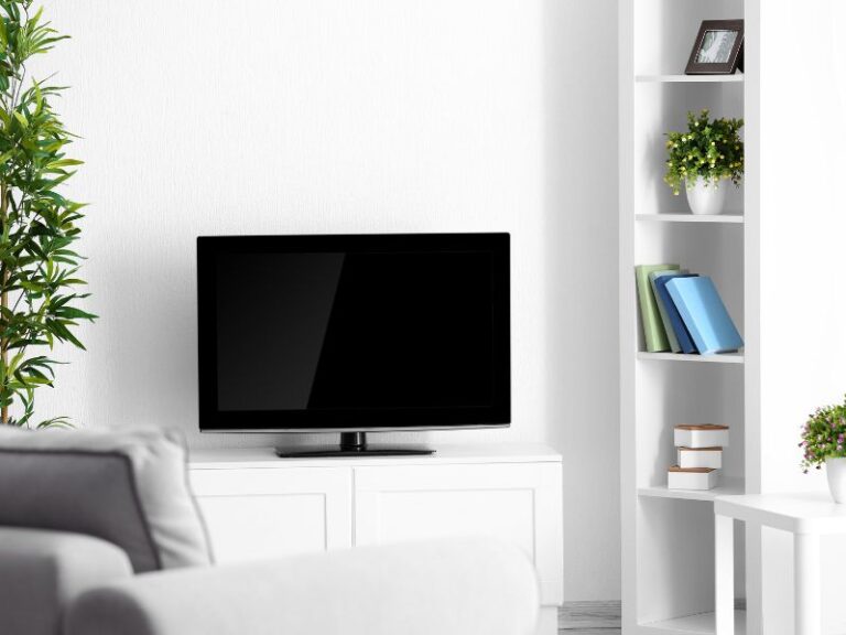 List Of The Lightest 32-Inch TV’s (New For 2023)