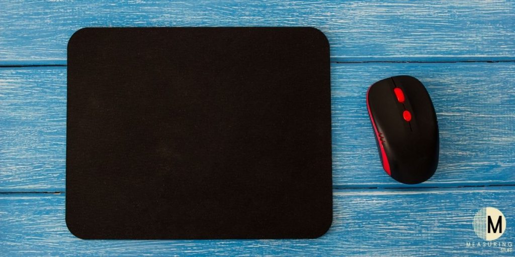 black mouse pad and mouse 