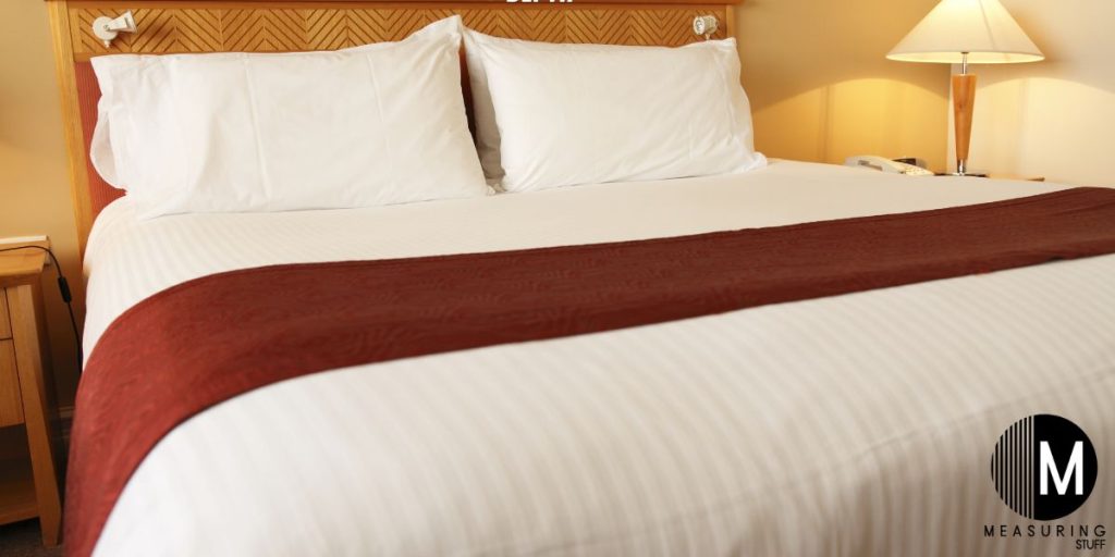queen size hotel bed