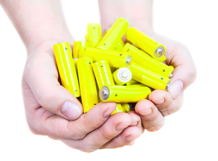 How Many AAA Batteries Weigh 100 Grams?