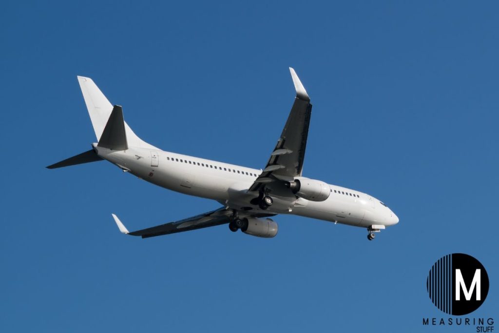 boeing 737-800 in flight