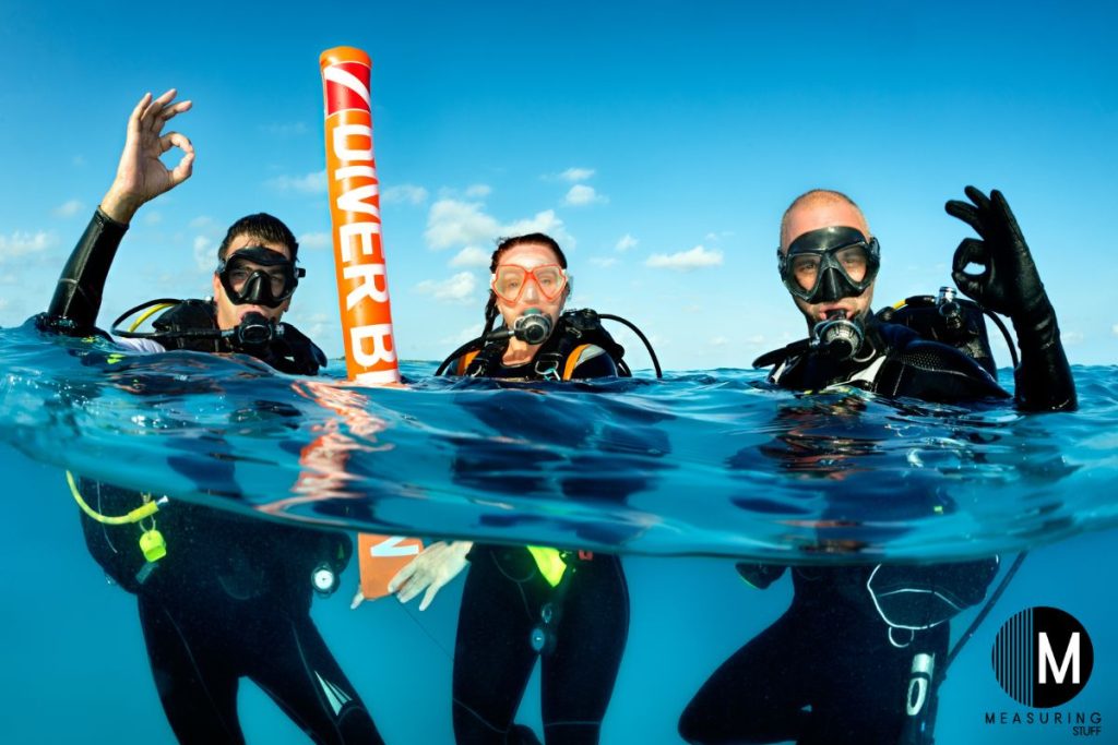 scuba diving team