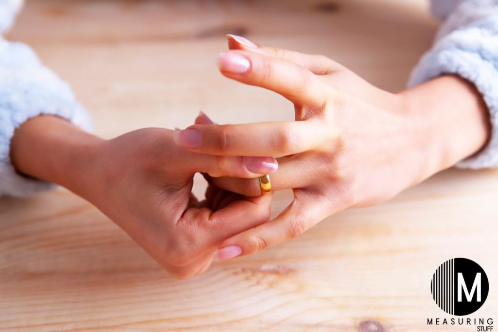stuck ring on woman's finger 