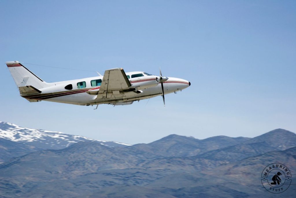 piper navajo airplane in flight