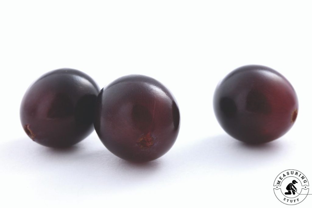 3 purple grapes