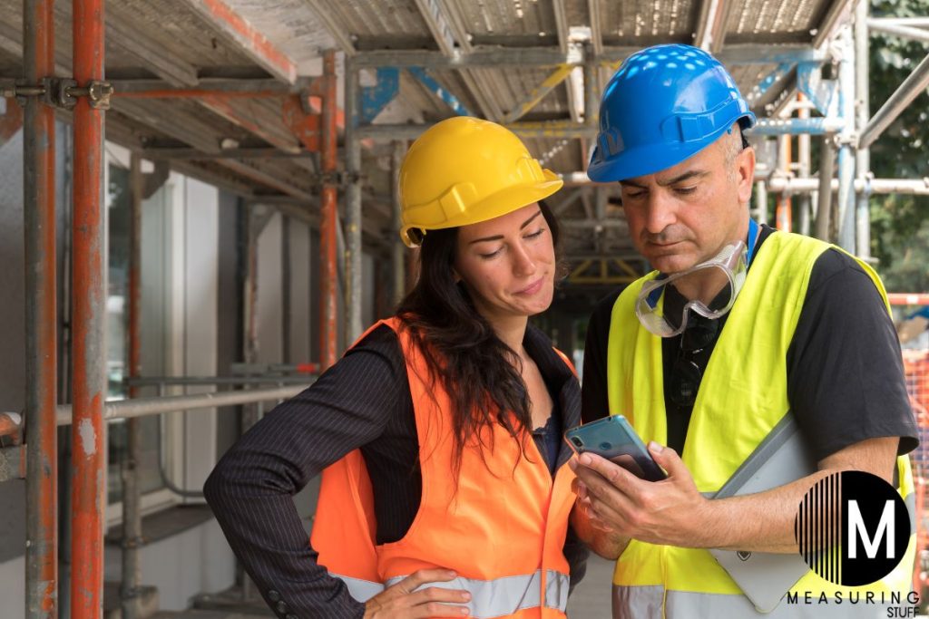 male and female construction worker