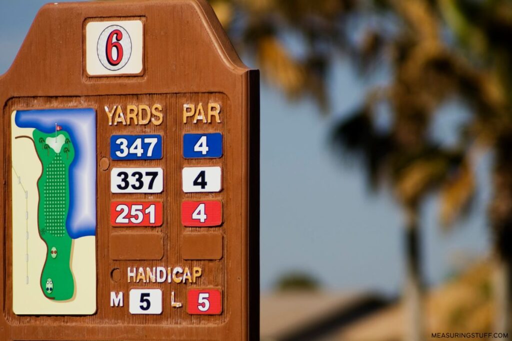 par 4 golf course tee off sign showing yards