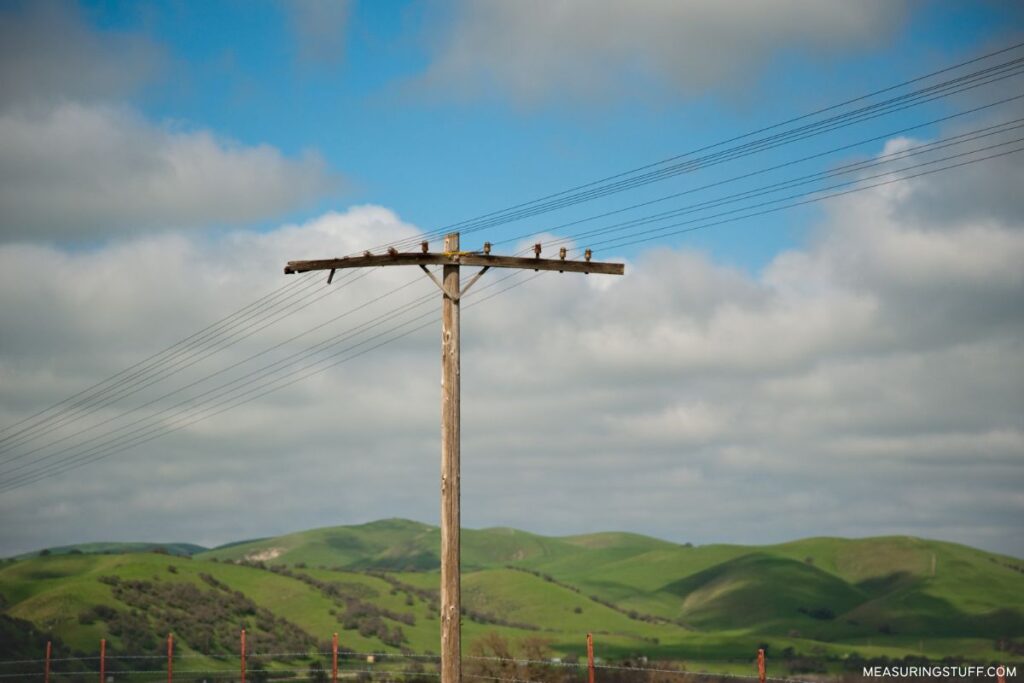 telephone pole with mountains used to reference how long 30 meters is