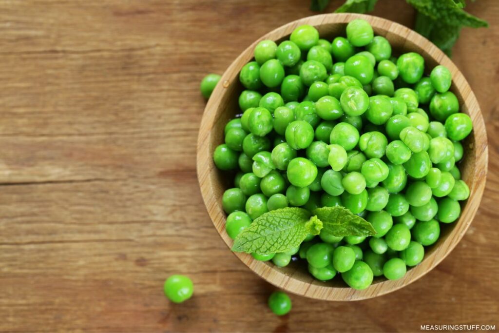 green peas in a bowl used to reference how much half a gram weighs