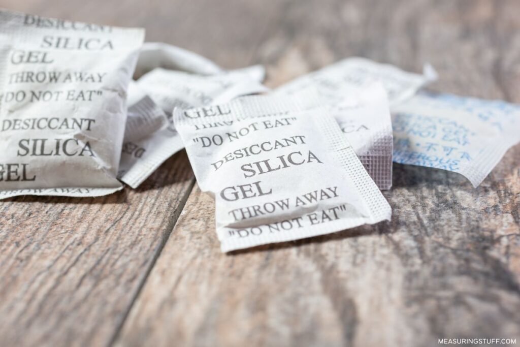 silica gel packet used to reference how much half a gram weighs