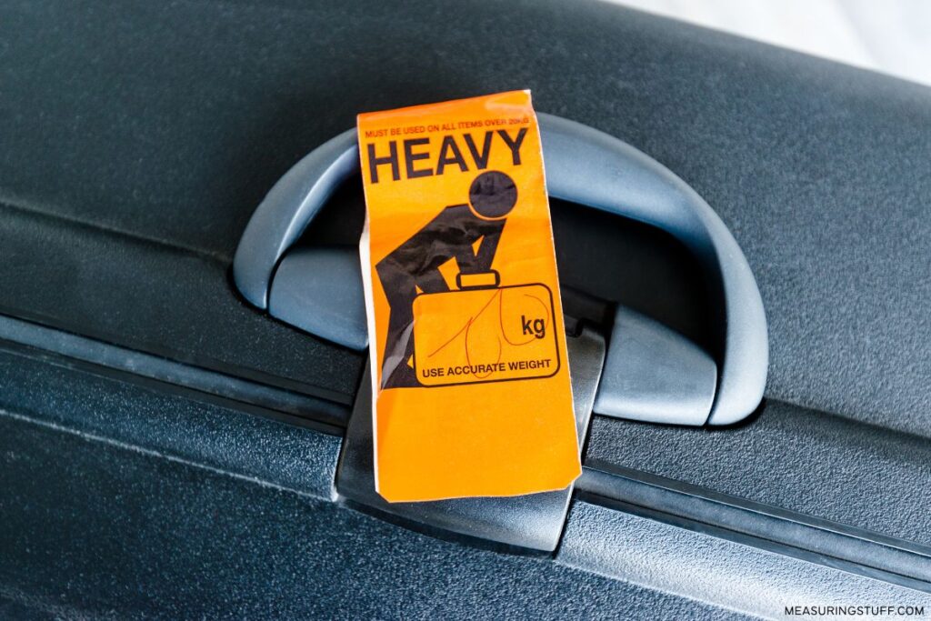 heavy luggage tag on luggage handle
